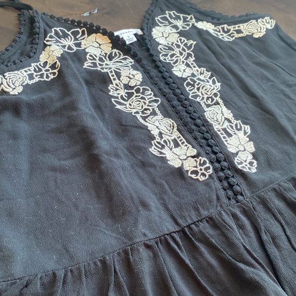 NWOT Love on a hanger black embroidered cami. - Picture 2 of 3
